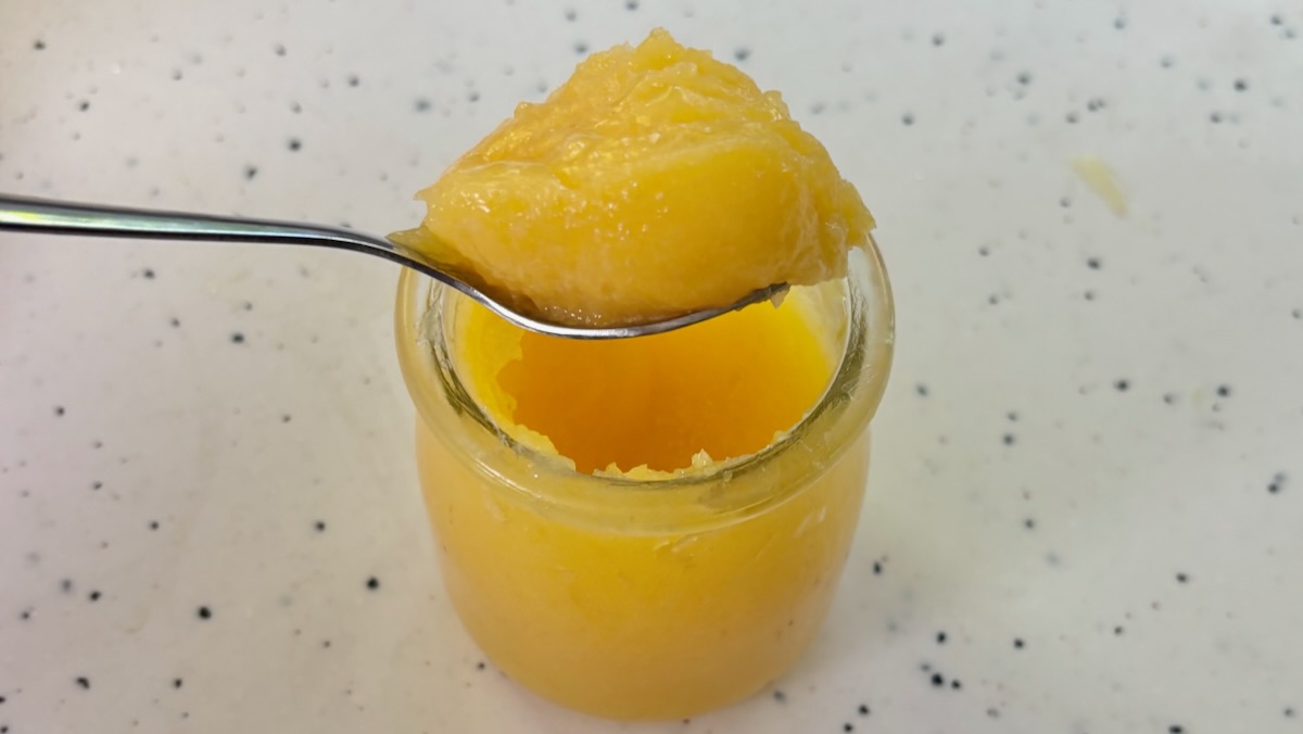 Thick spoonable macaron filling that does not add excess moisture and make macaron shells soggy.